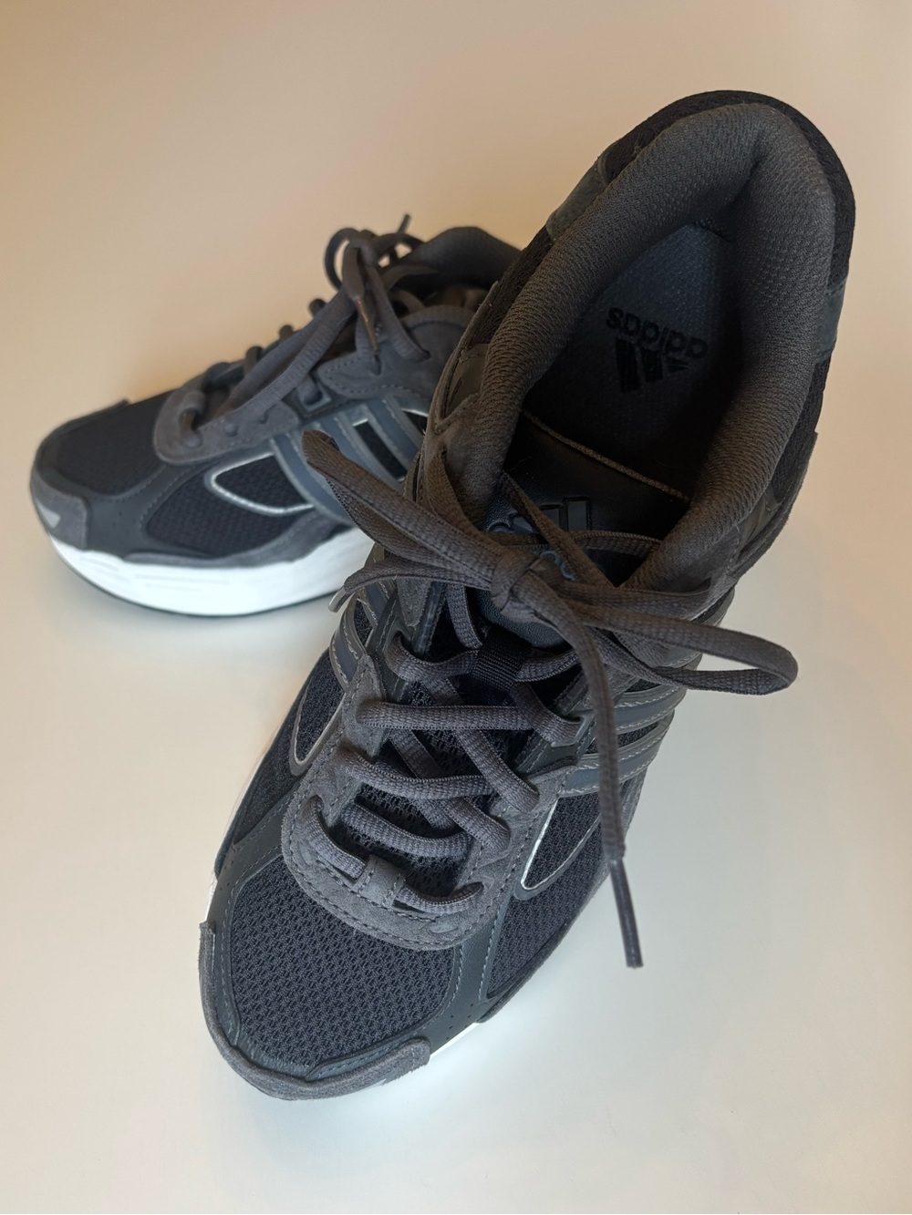 NWOT adidas Response CI Core Black Carbon Women’s Sneakers | Size 8